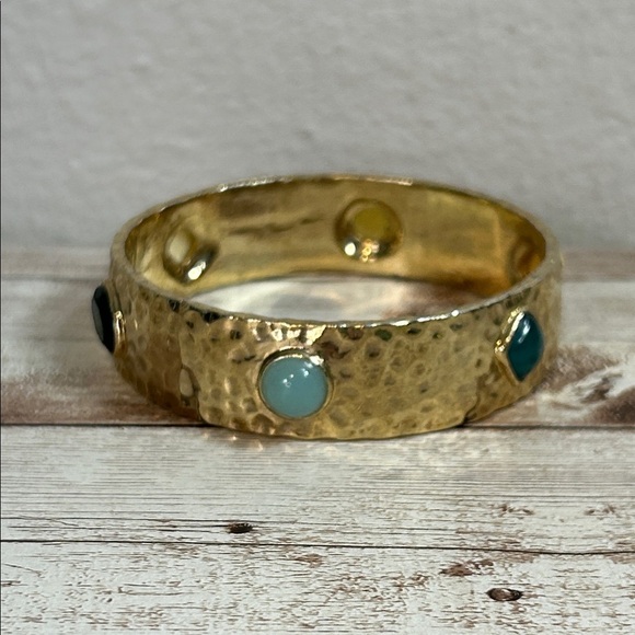 Elegant Gold-Tone Hammered Bracelet with Multicolor Accents - Picture 1 of 5